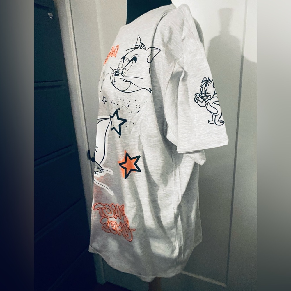 Tom & Jerry Gray Graphic T-Shirt - Picture 4 of 5